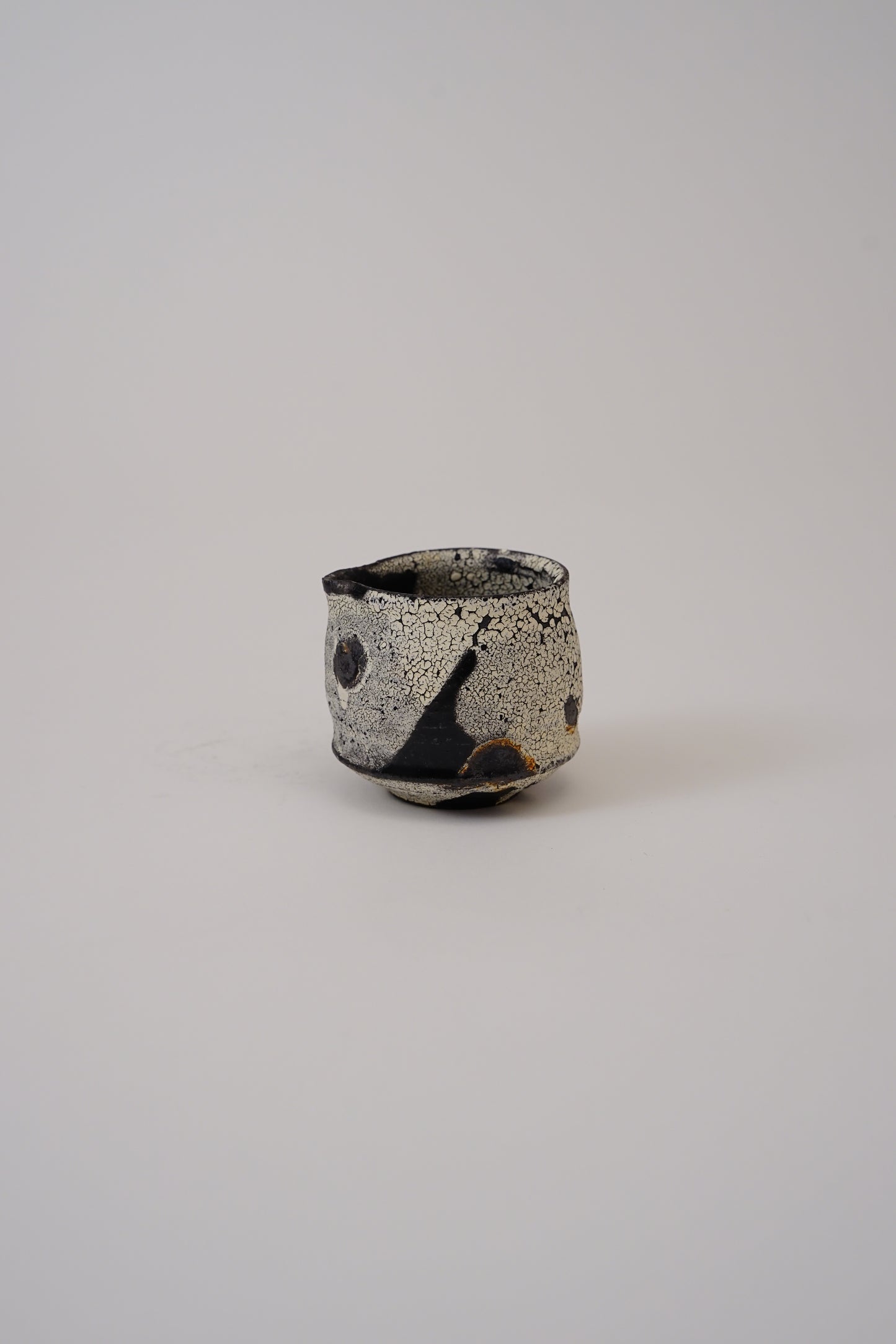Gyokkaku katakuchi (white) / Akihiro Nikaido