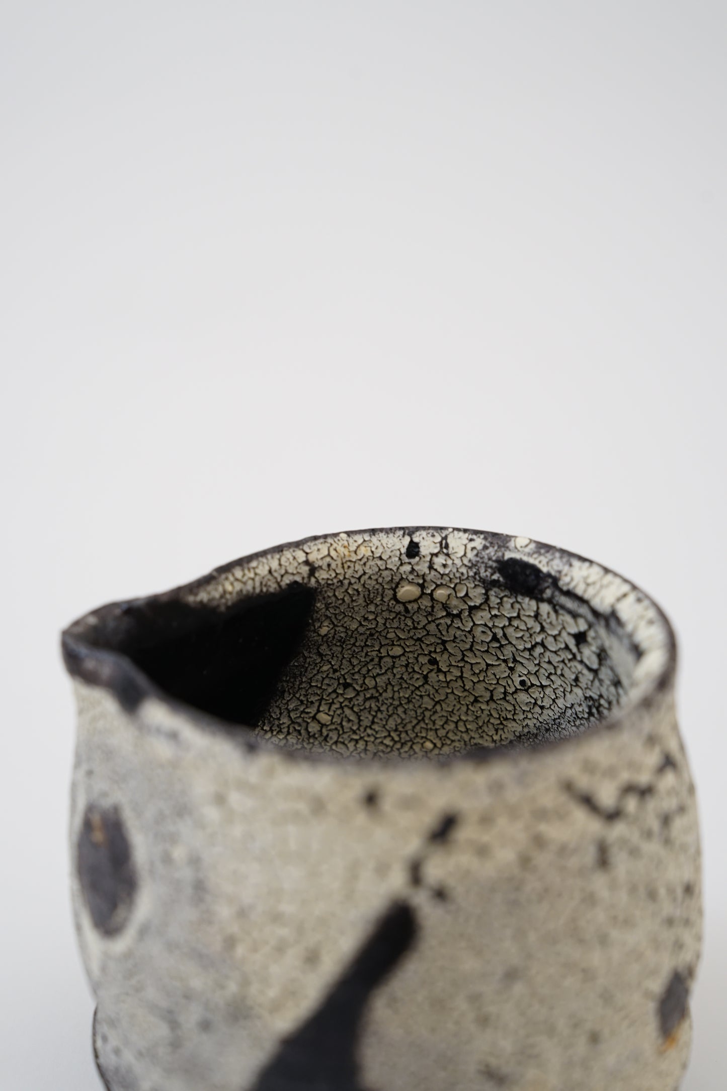 Gyokkaku katakuchi (white) / Akihiro Nikaido