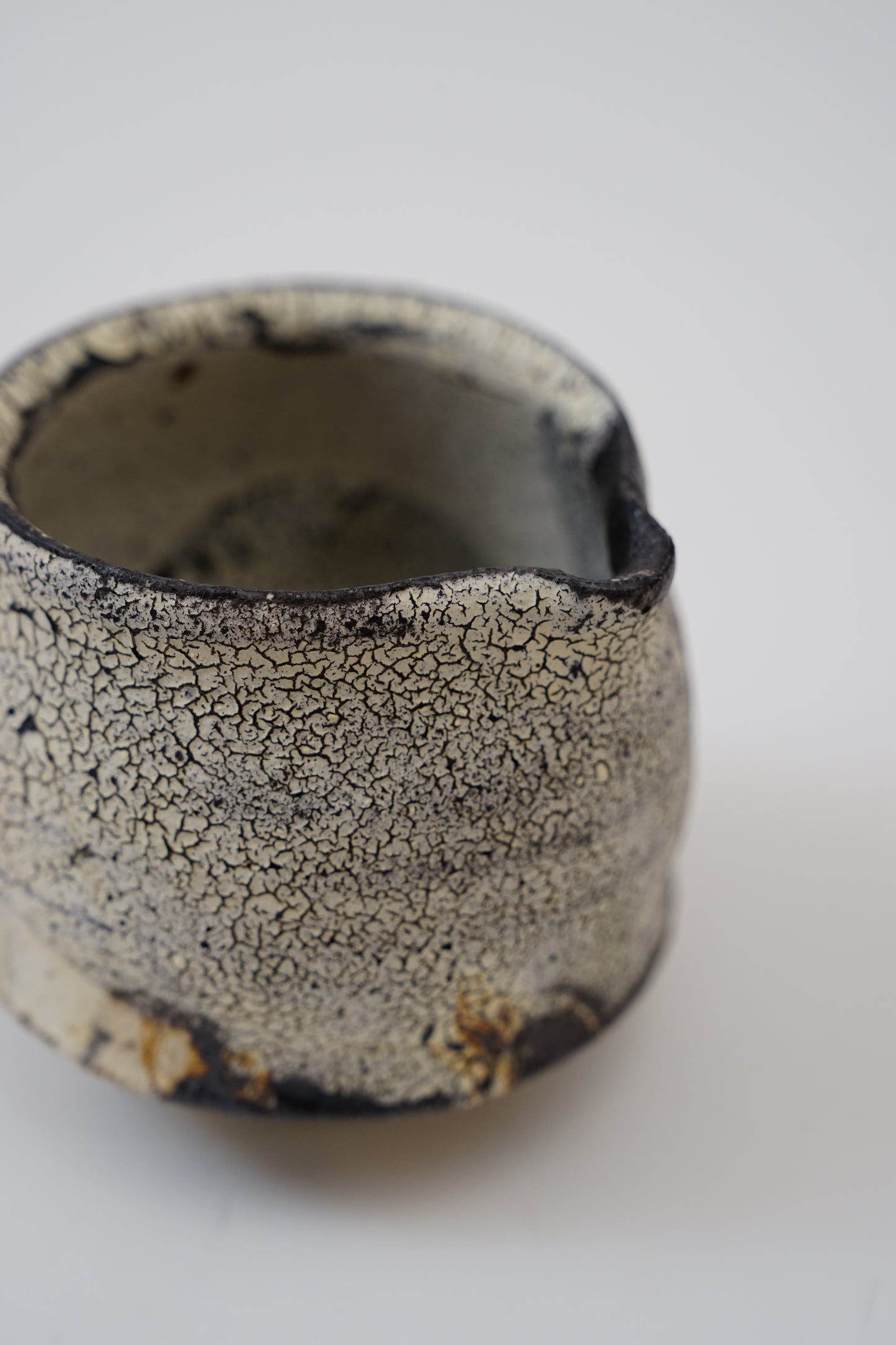 Gyokkaku katakuchi (white) / Akihiro Nikaido